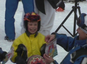 Bei der Siegerehrung nach dem Skirennen